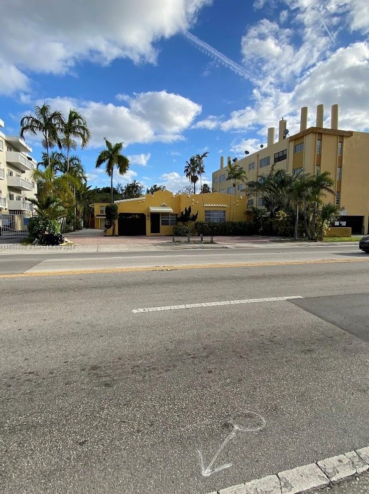 340 125th St, Miami, FL 33161-4608