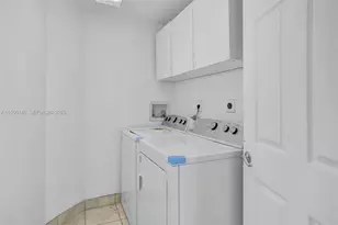 3370 Hidden Bay Dr, Aventura, FL 33180 - Photo 32