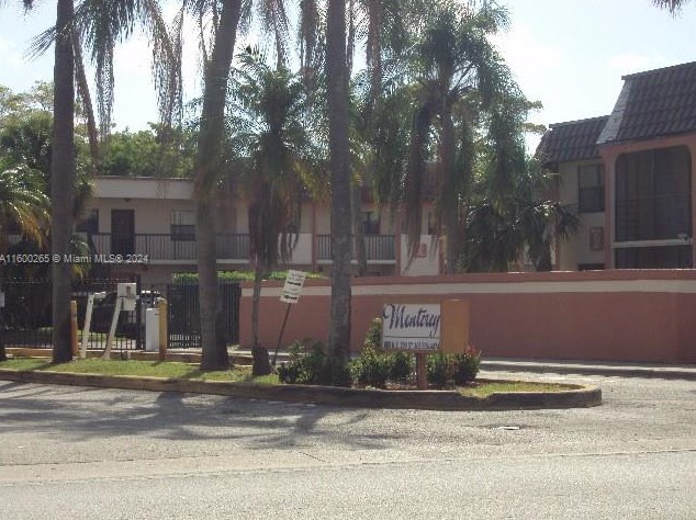 852 209th St, Miami, FL 33179-1216