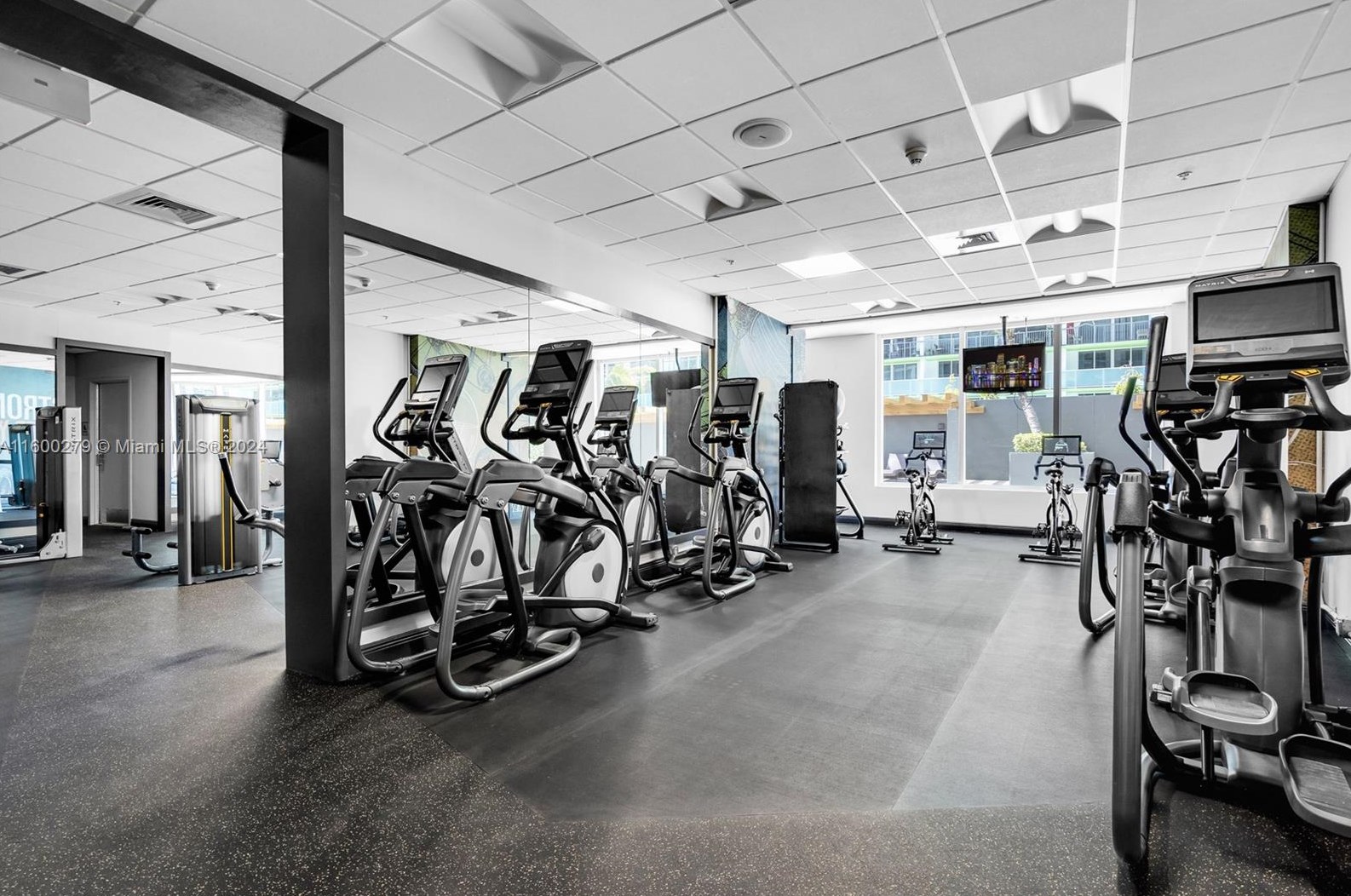 1750 Bayshore Dr, Miami FL 33132-3207 exterior