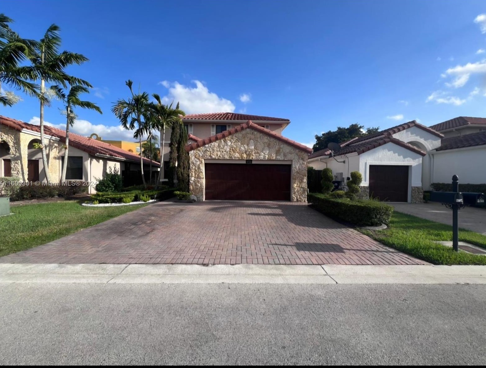 9738 Nw 8th Ter, Miami, FL 33172