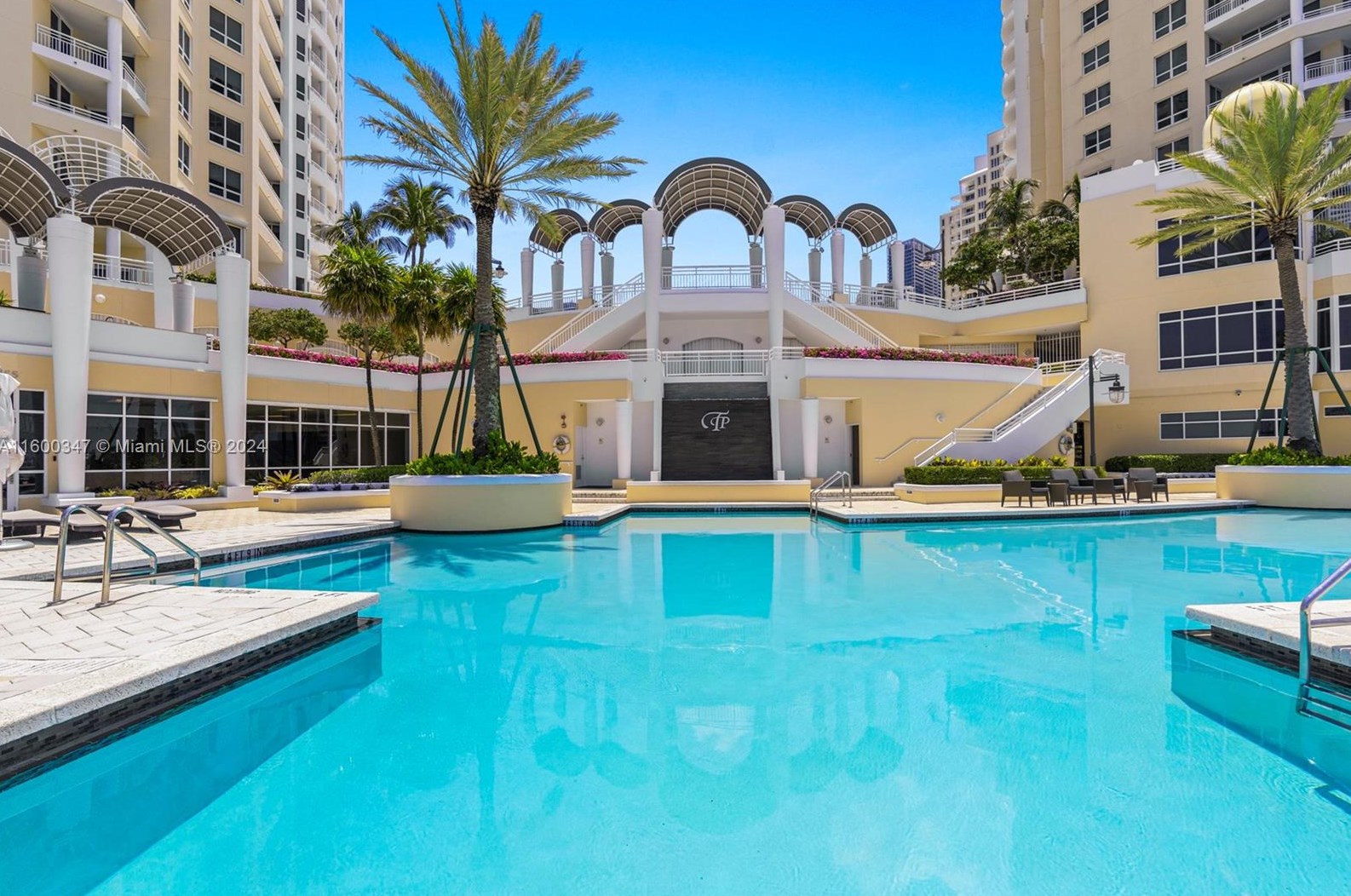 848 Brickell Key Dr, Miami FL  33131-3700 exterior