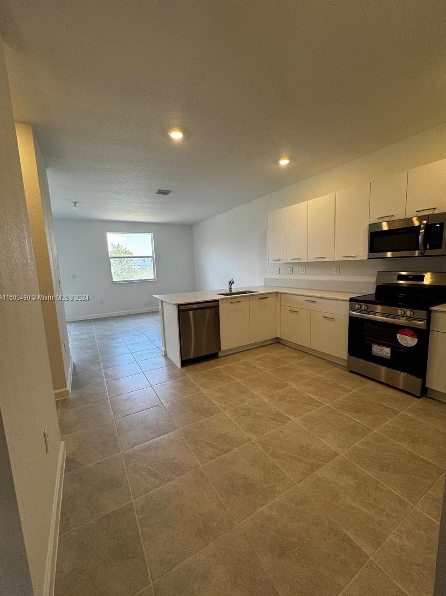 2325 Nw 125 St #2325, Miami, FL 33167