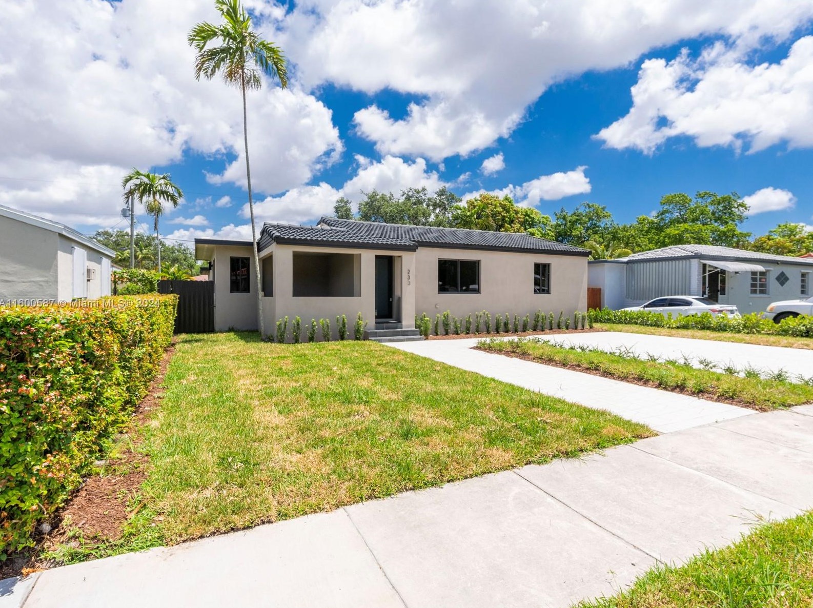 233 Lafayette Dr, Miami, FL 33166-6955