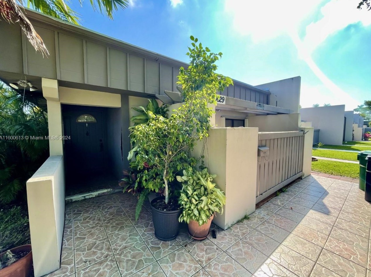 10629 73rd Terrace Cir, Miami, FL 33173-1761