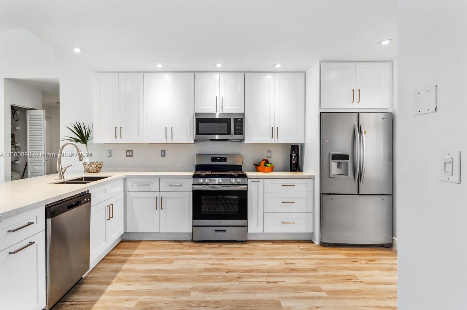 9391 212 Ter, Miami FL 33189-3728 exterior