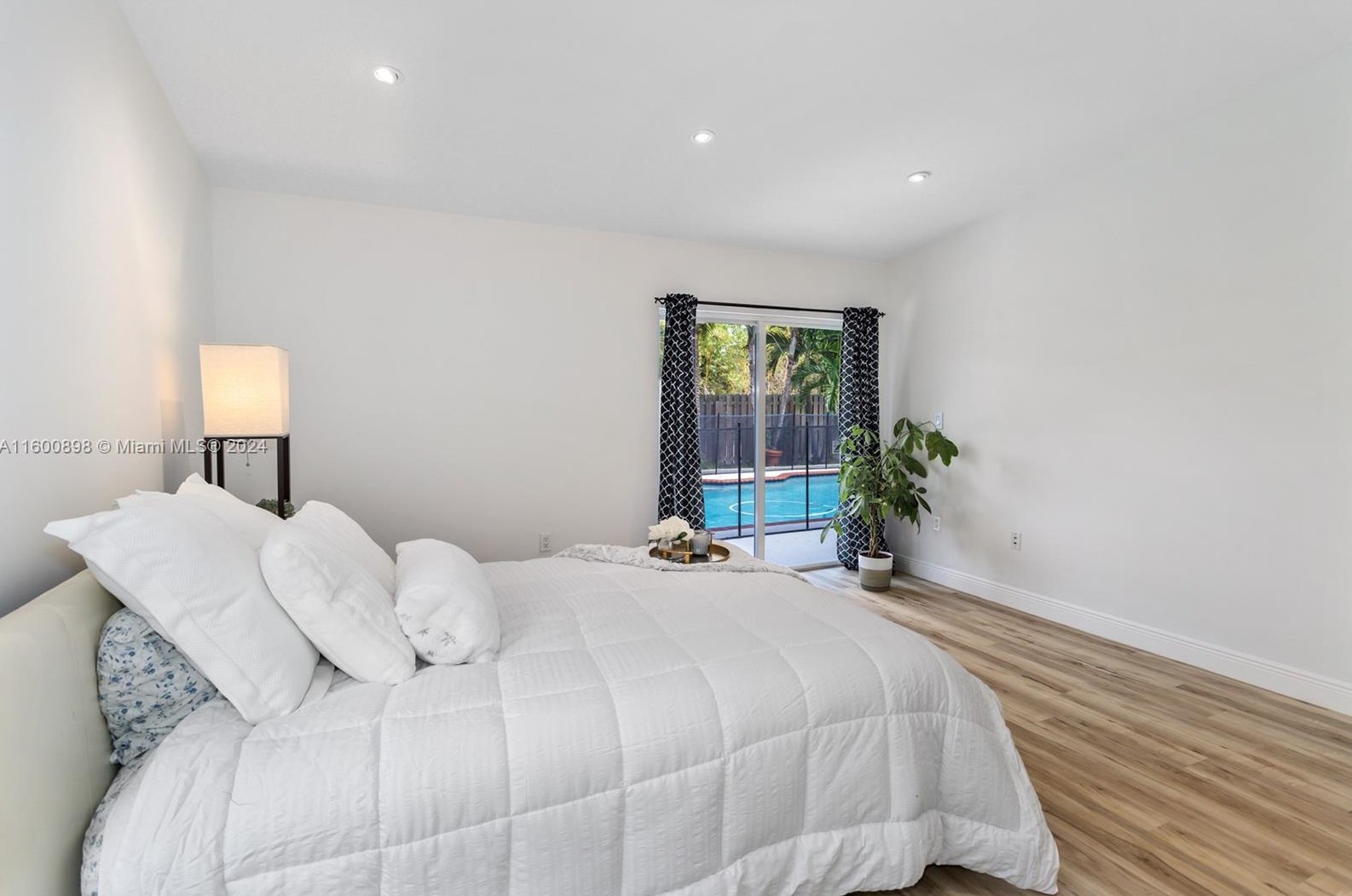 9391 212 Ter, Miami FL 33189-3728 exterior