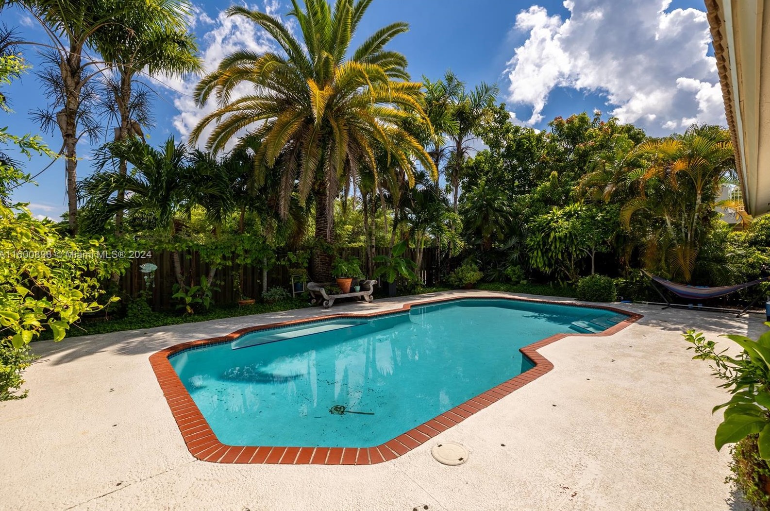 9391 212 Ter, Miami FL 33189-3728 exterior