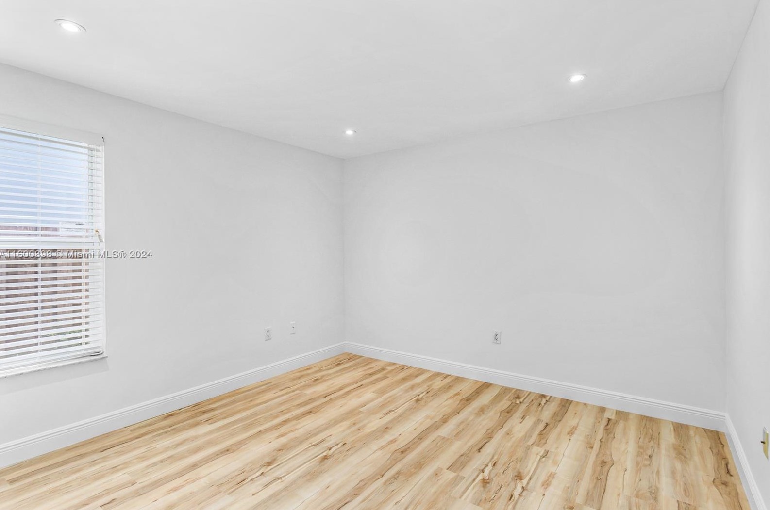 9391 212 Ter, Miami FL 33189-3728 exterior