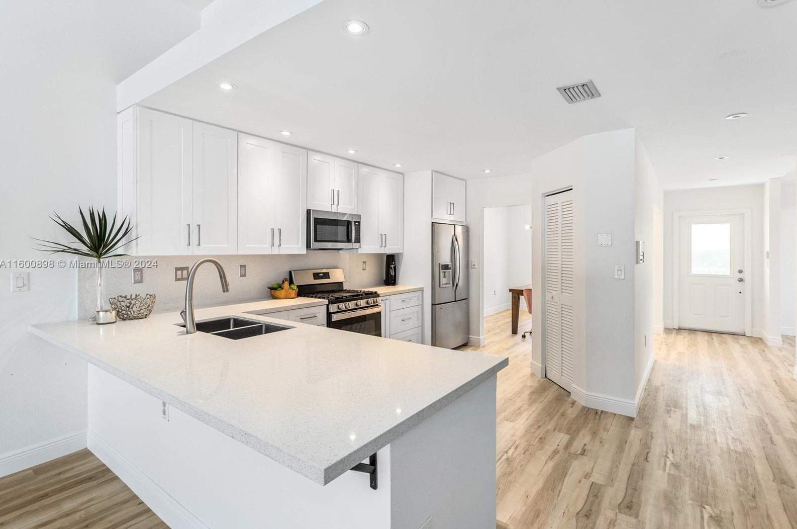 9391 212 Ter, Miami FL 33189-3728 exterior