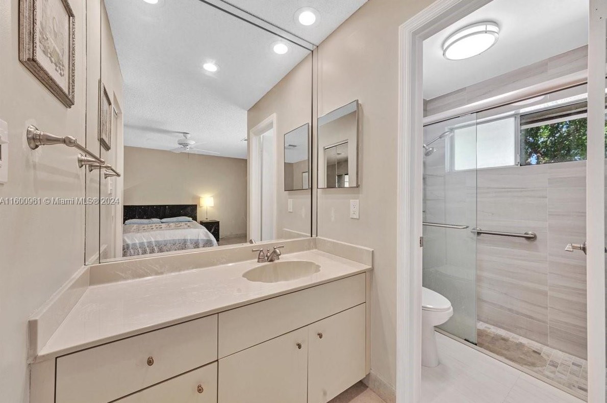 610 96 Ave, Hollywood FL 33024-8179 exterior