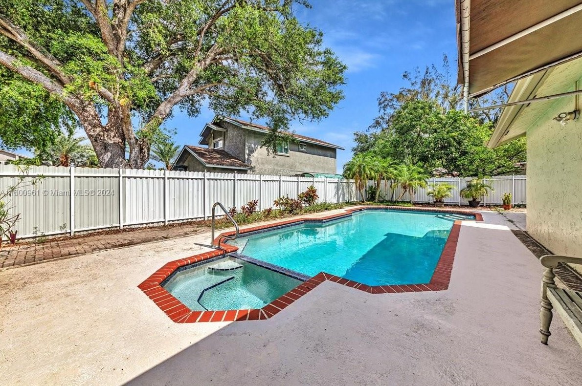 610 96 Ave, Hollywood FL 33024-8179 exterior