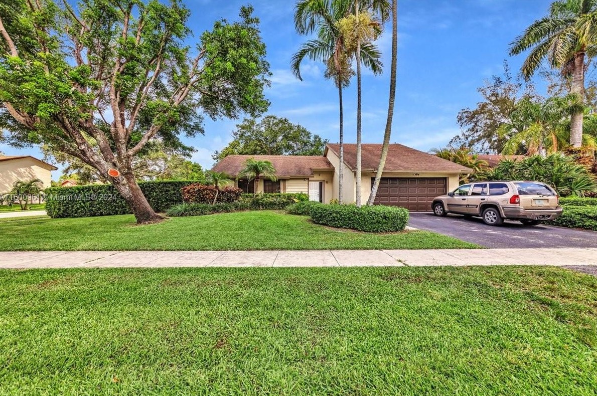 610 96 Ave, Hollywood FL 33024-8179 exterior