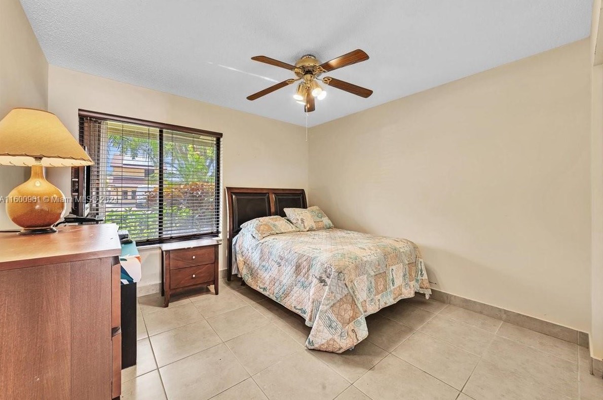 610 96 Ave, Hollywood FL 33024-8179 exterior