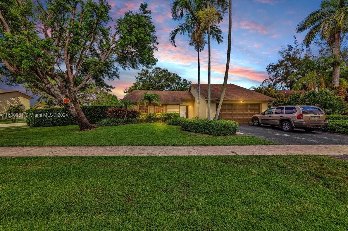 610 96th Ave, Hollywood, FL 33025-1104