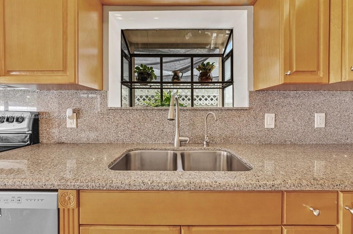 610 96 Ave, Hollywood FL 33024-8179 exterior