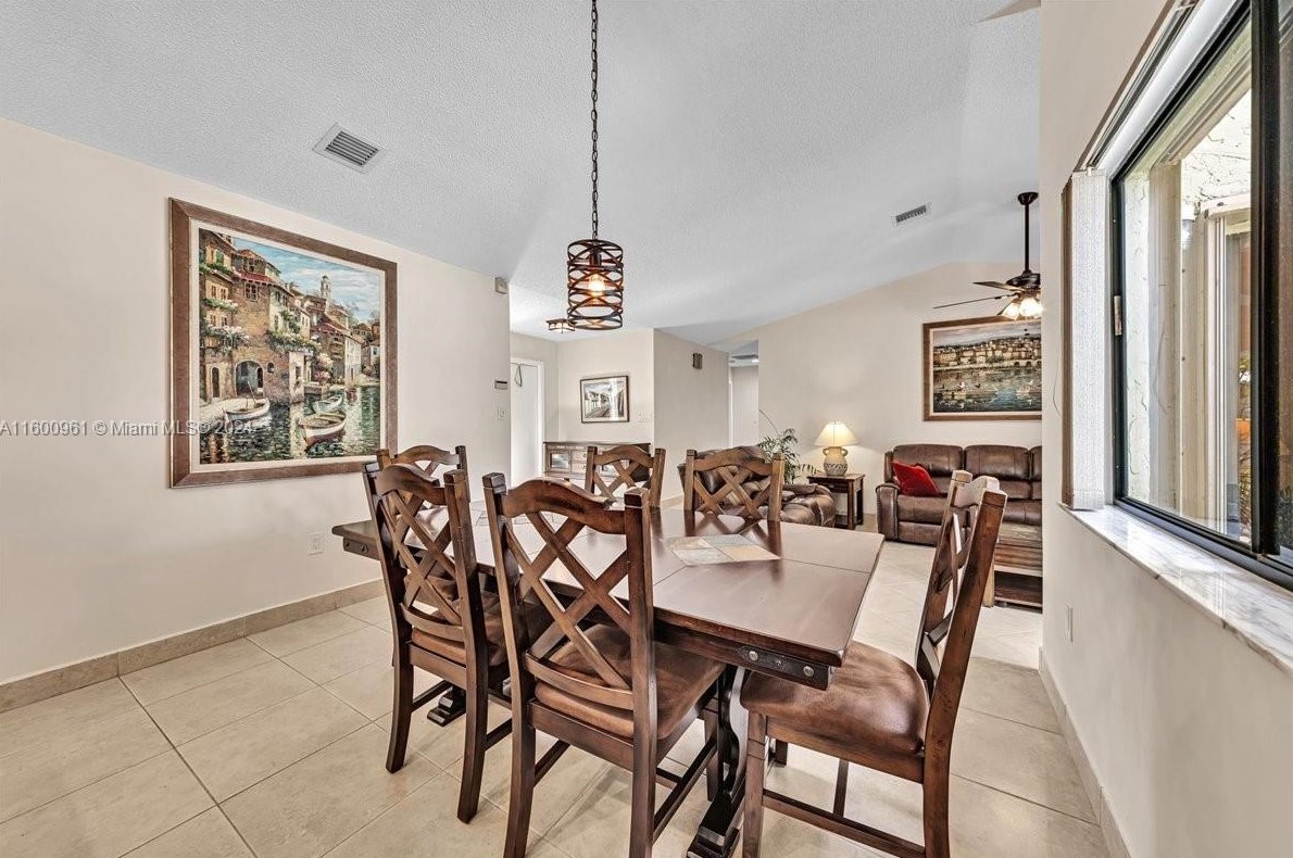 610 96 Ave, Hollywood FL 33024-8179 exterior