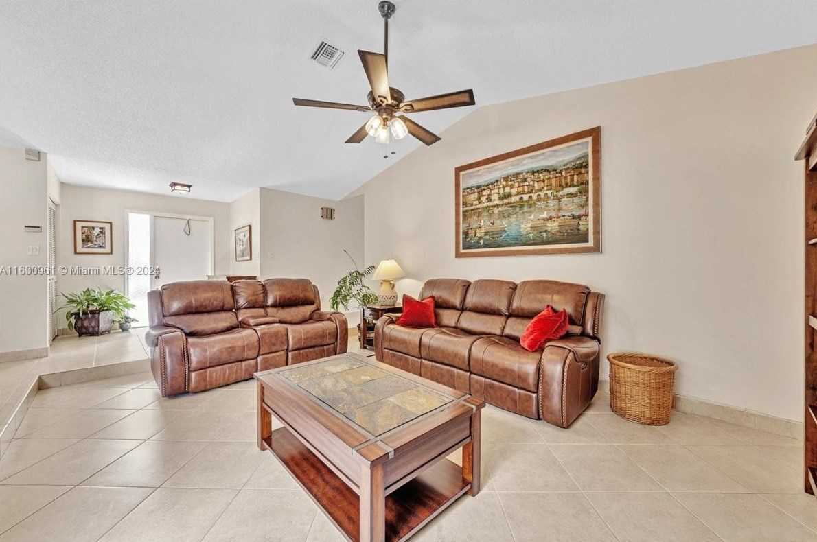 610 96 Ave, Hollywood FL 33024-8179 exterior