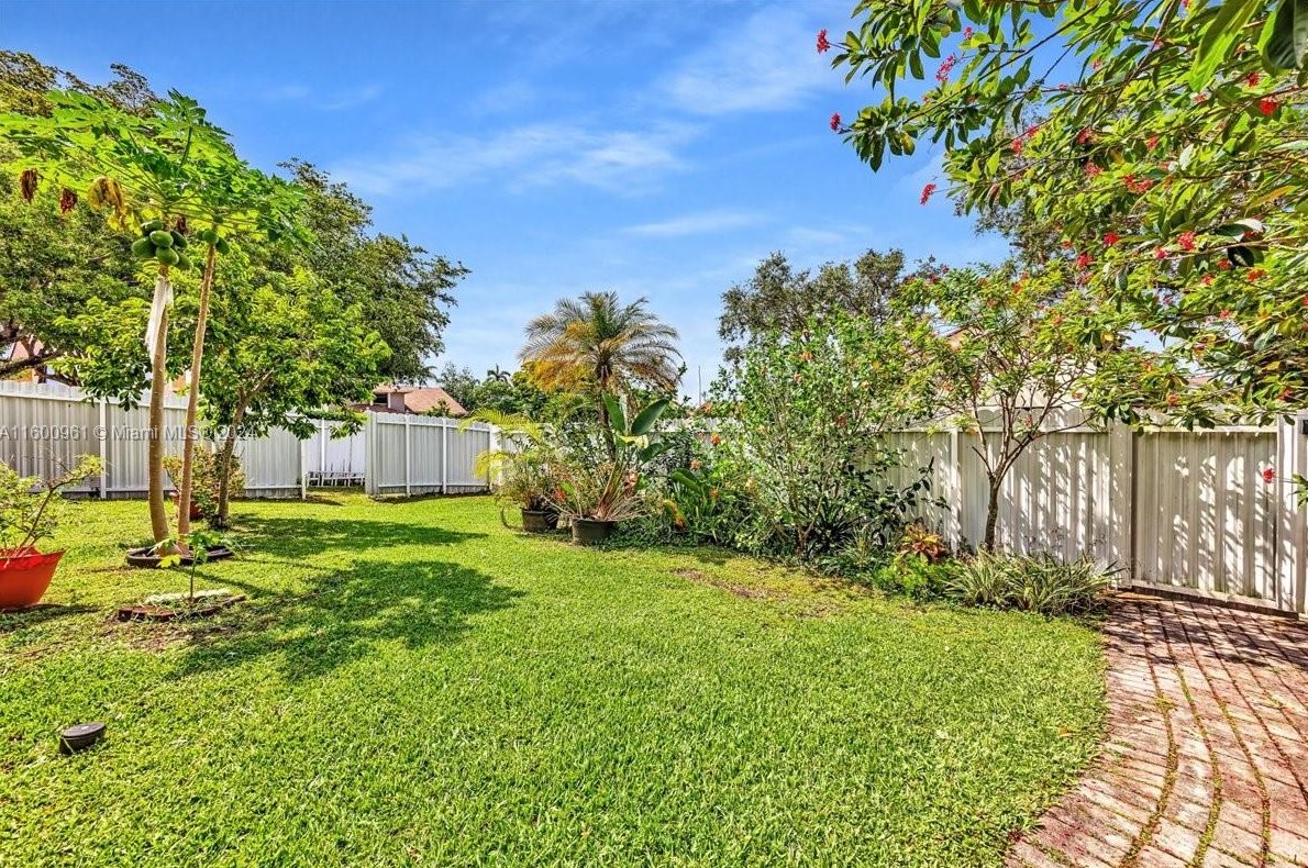 610 96 Ave, Hollywood FL 33024-8179 exterior