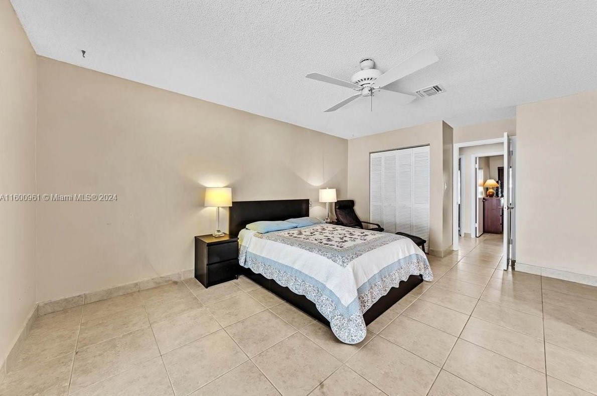 610 96 Ave, Hollywood FL 33024-8179 exterior