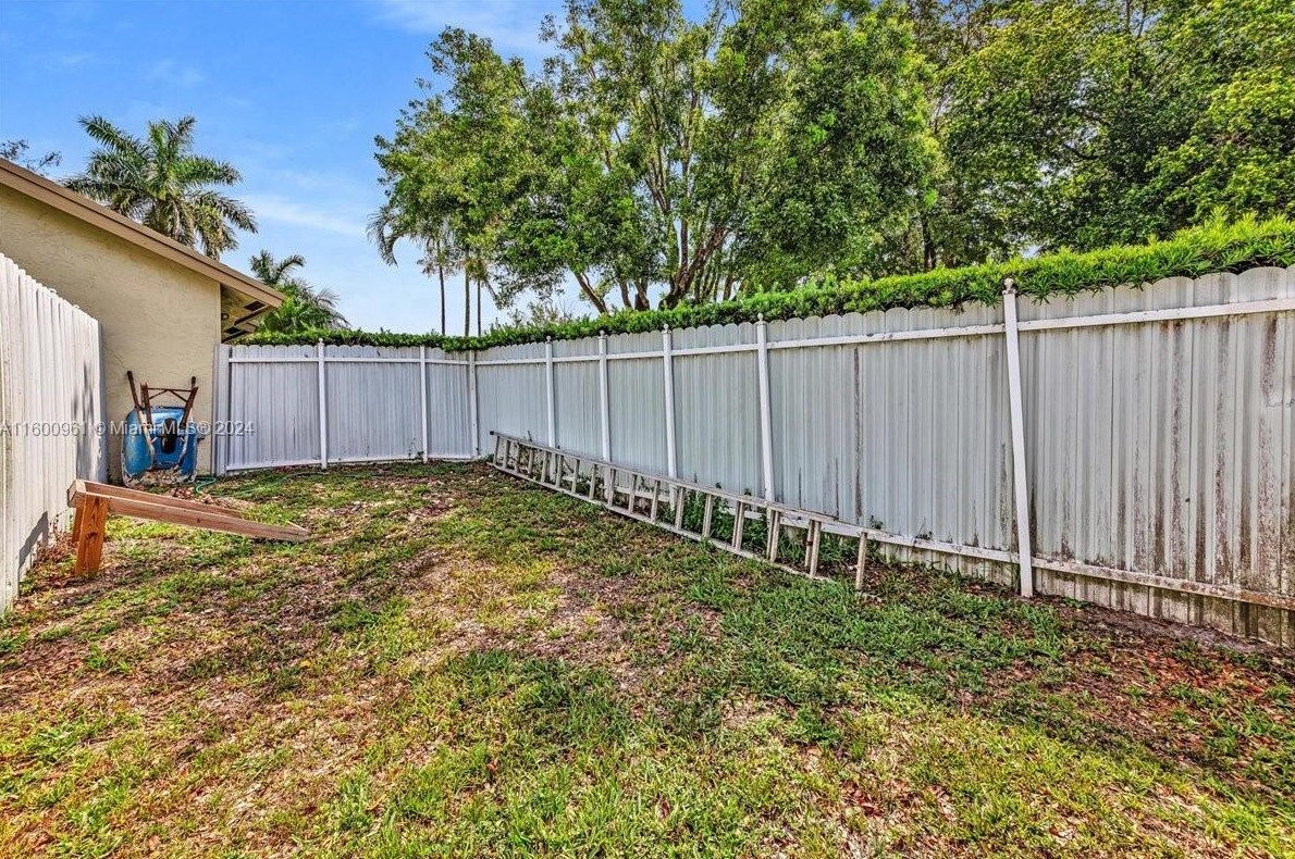 610 96 Ave, Hollywood FL 33024-8179 exterior