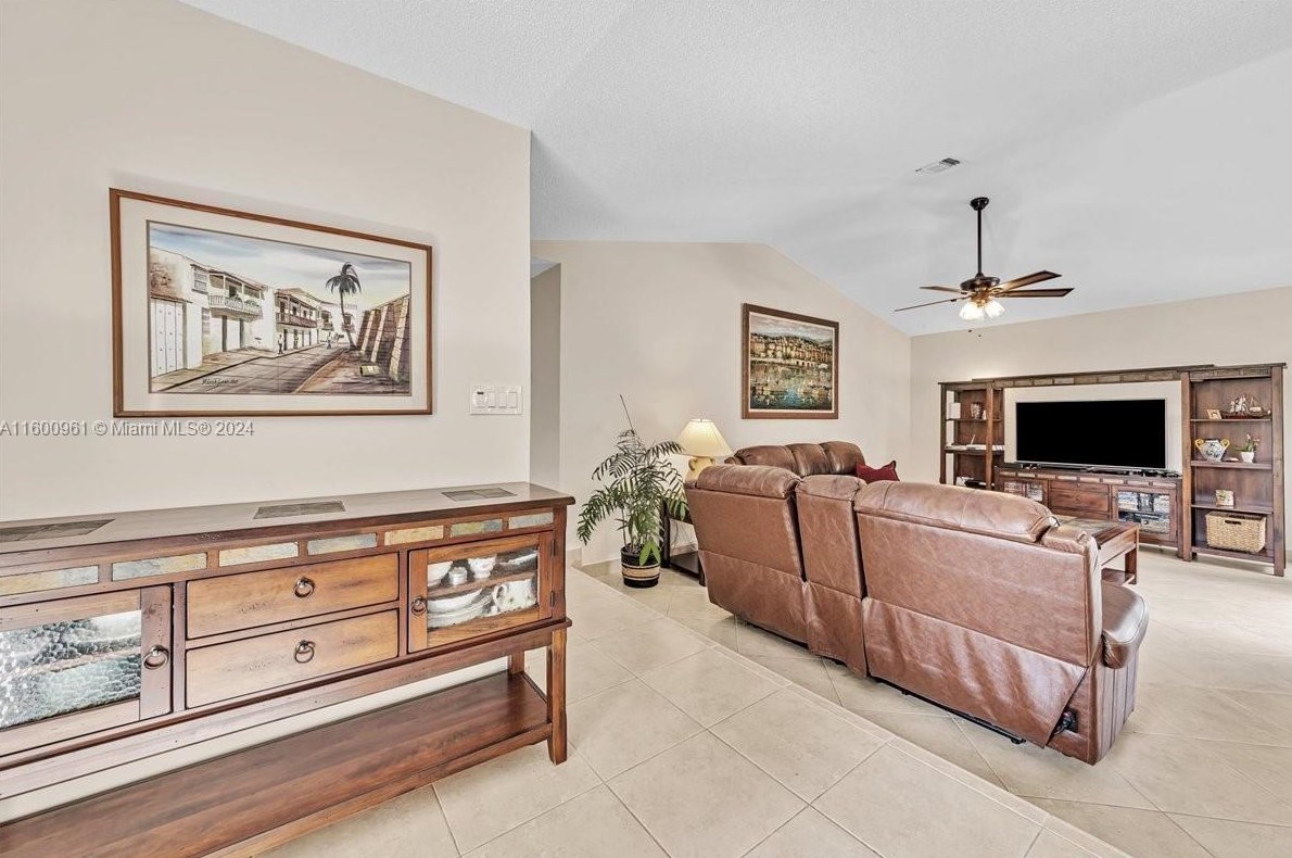 610 96 Ave, Hollywood FL 33024-8179 exterior