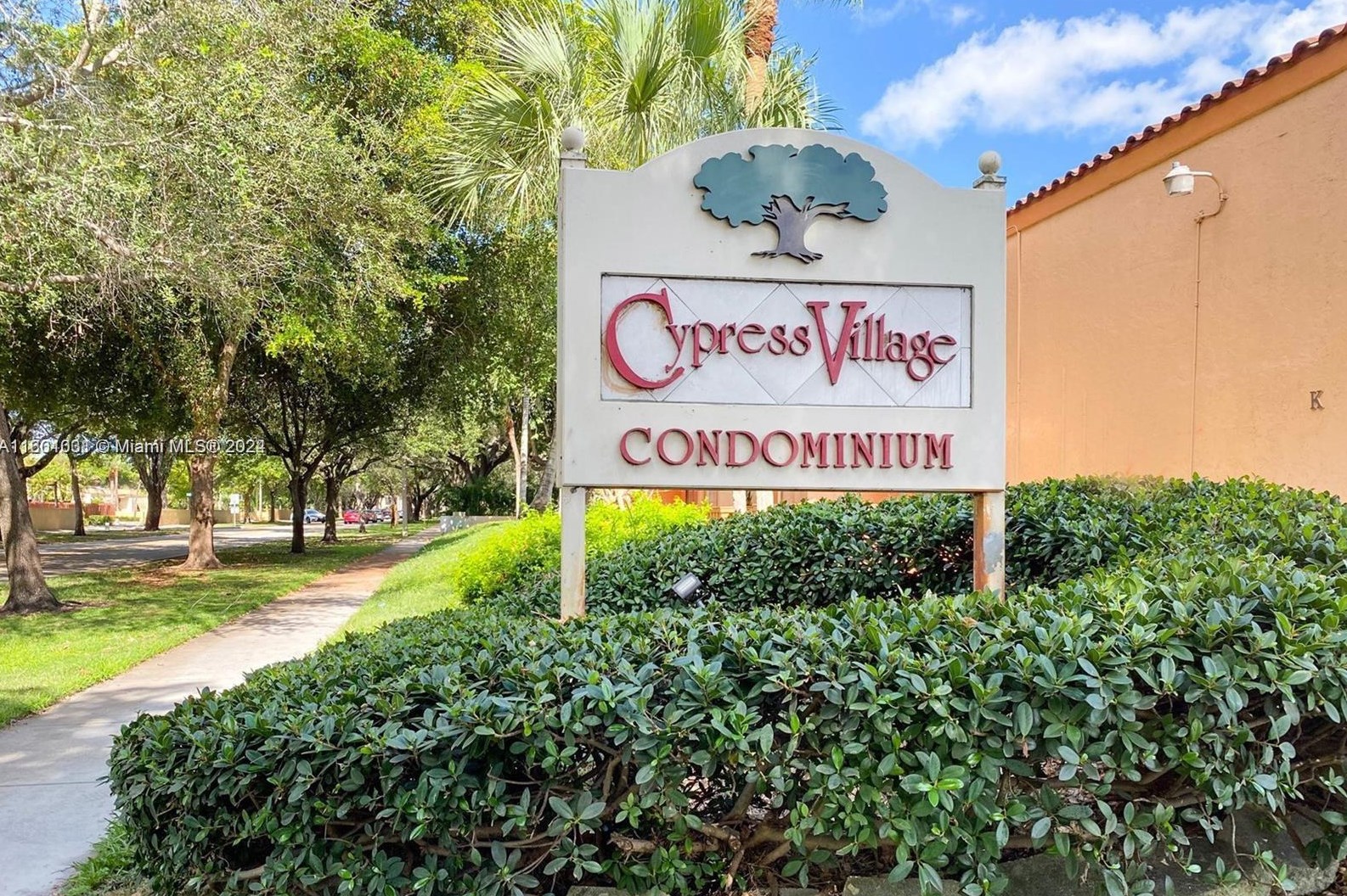 7160 Fairway Dr #j20, Hialeah, FL 33014