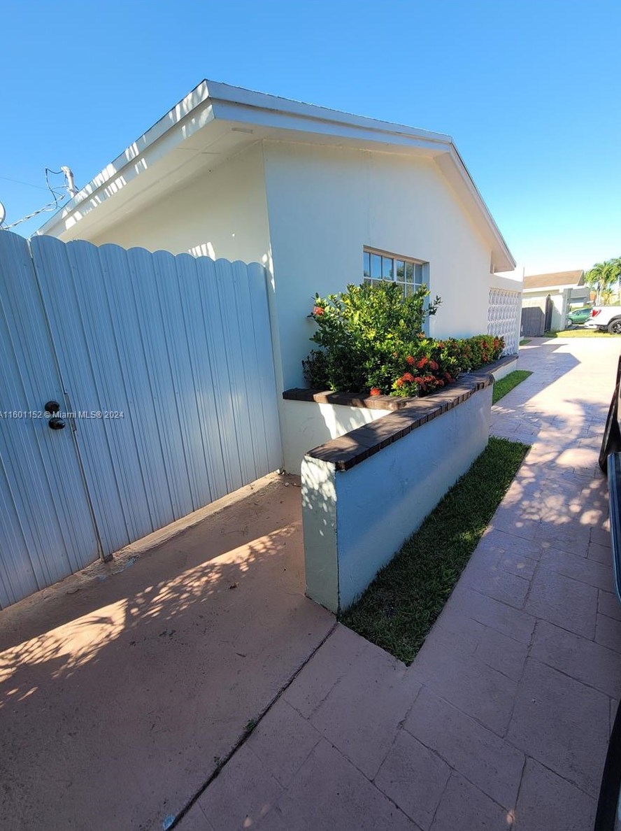 12305 Sw 42nd St, Miami, FL 33175