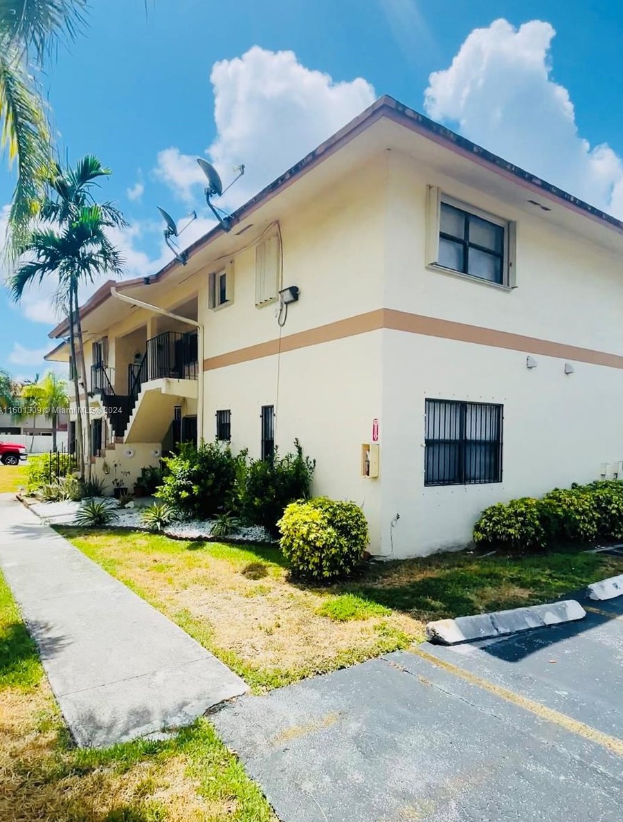 6475 129th Pl, Miami, FL 33183-5222