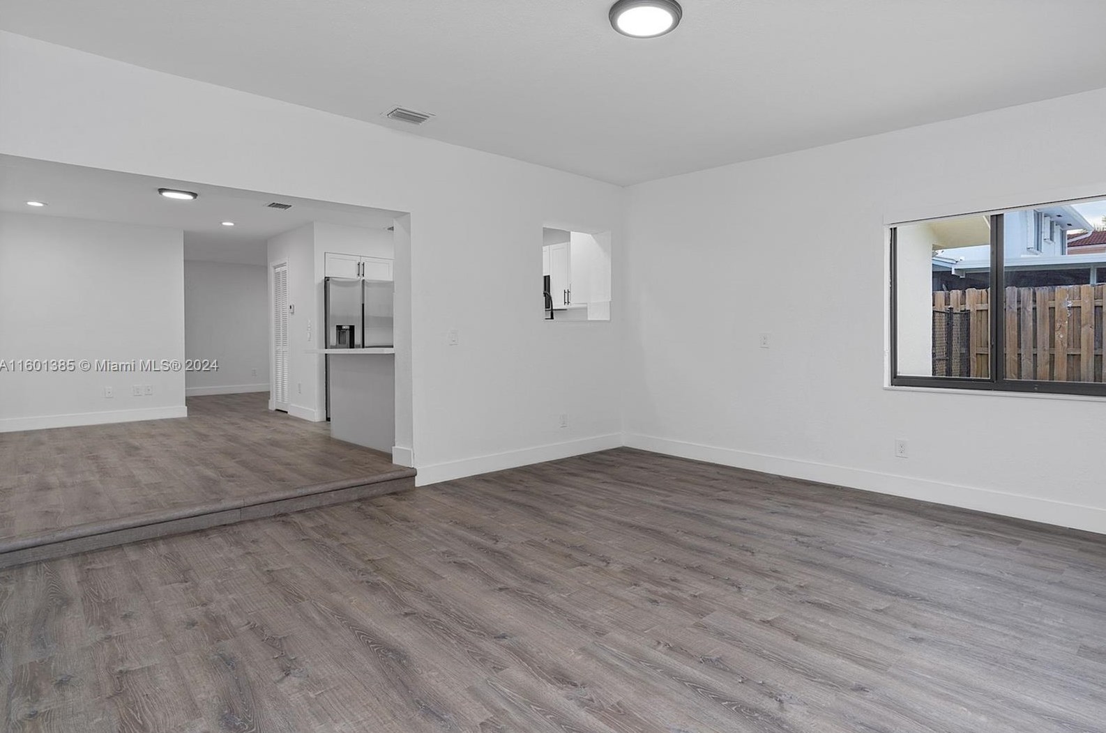 2421 108 Ct, Miami FL 33172-5205 exterior