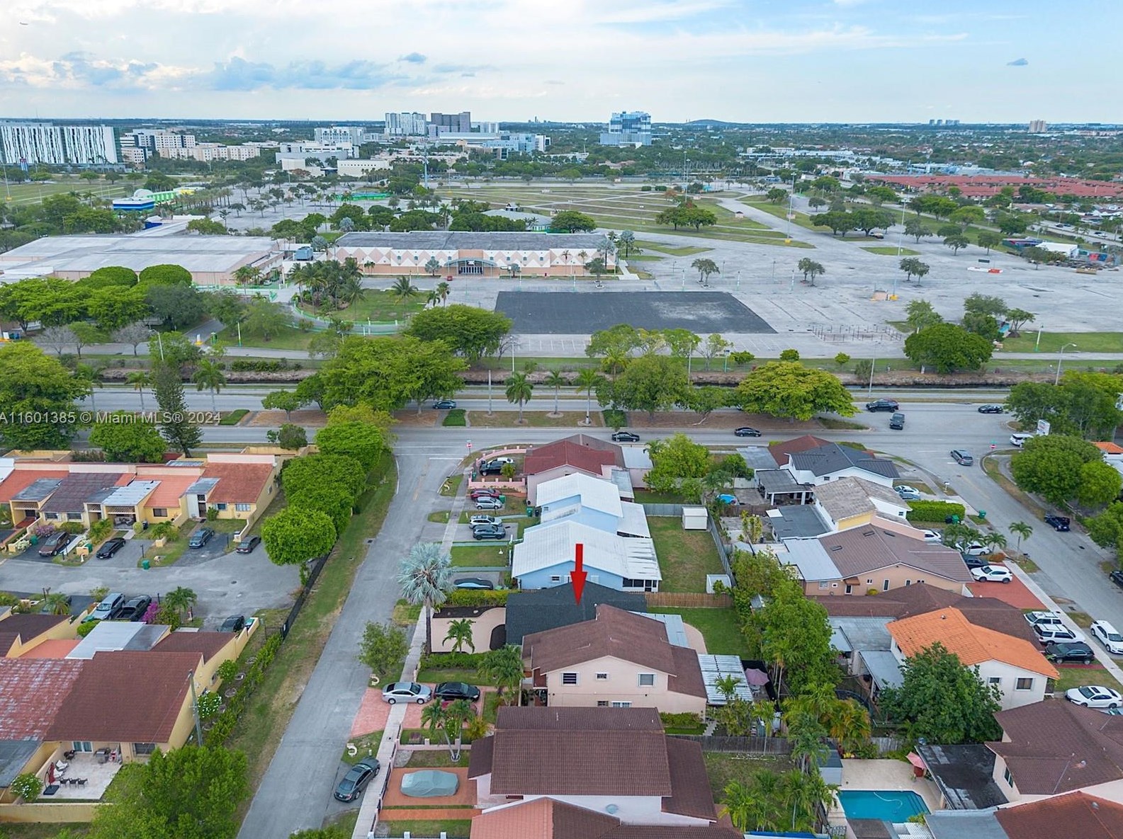 2421 108 Ct, Miami FL 33172-5205 exterior