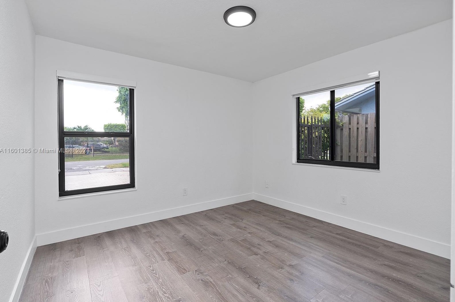 2421 108 Ct, Miami FL 33172-5205 exterior