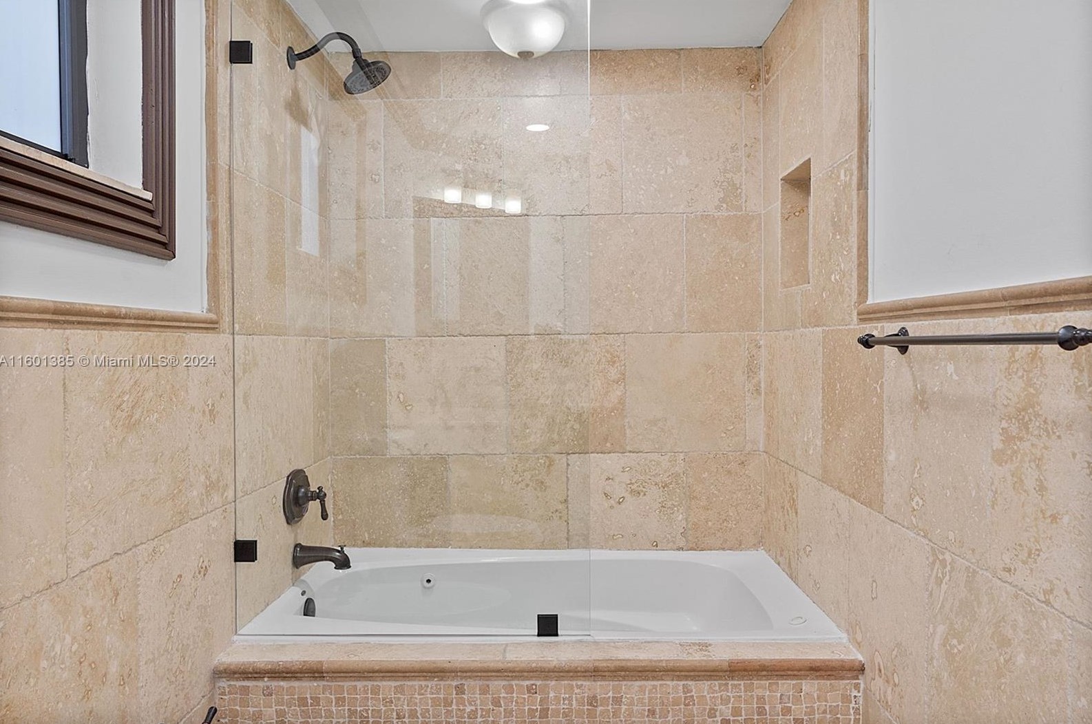 2421 108 Ct, Miami FL 33172-5205 exterior