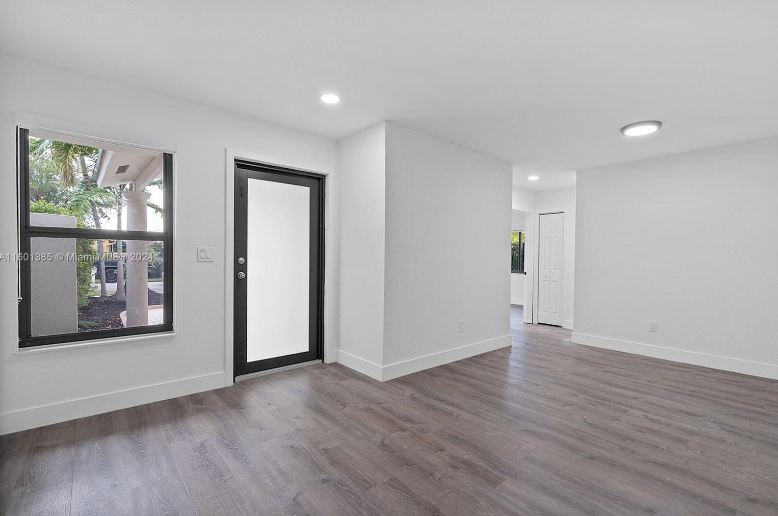 2421 108 Ct, Miami FL 33172-5205 exterior