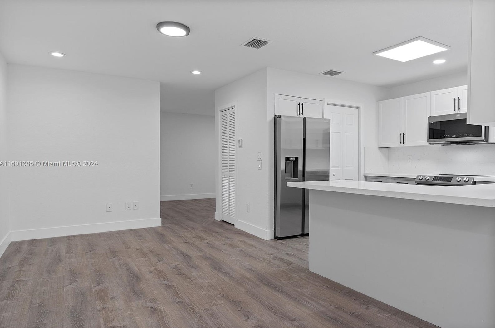 2421 108 Ct, Miami FL 33172-5205 exterior