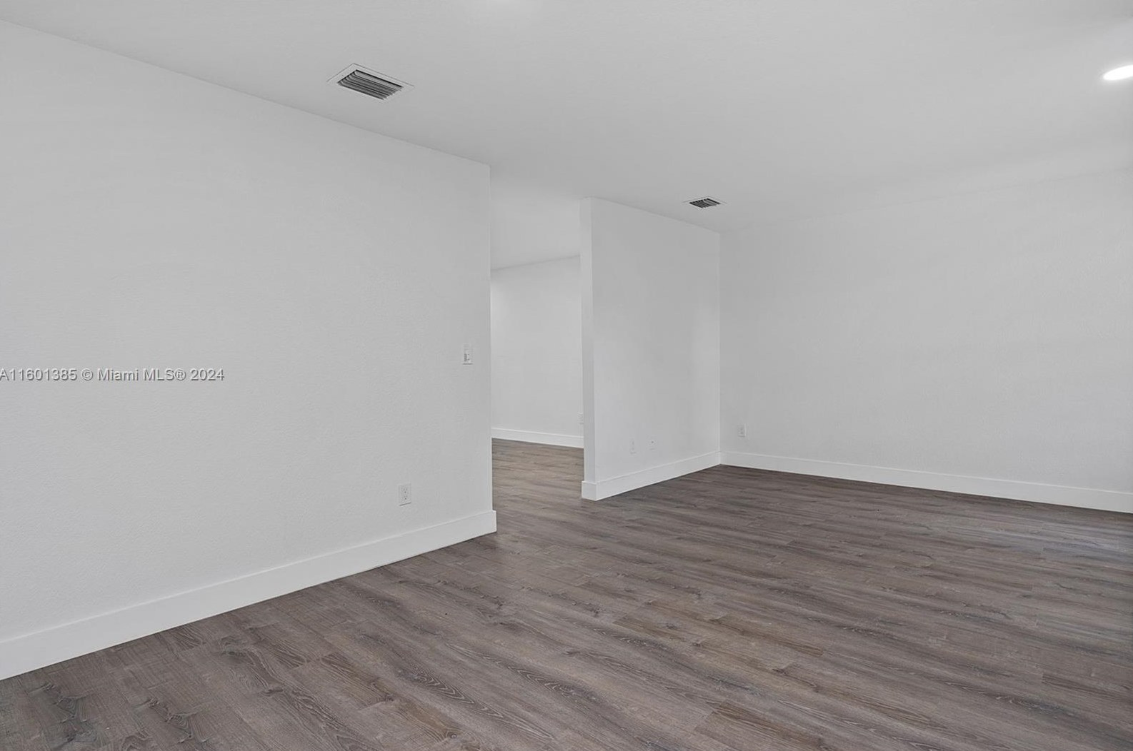 2421 108 Ct, Miami FL 33172-5205 exterior