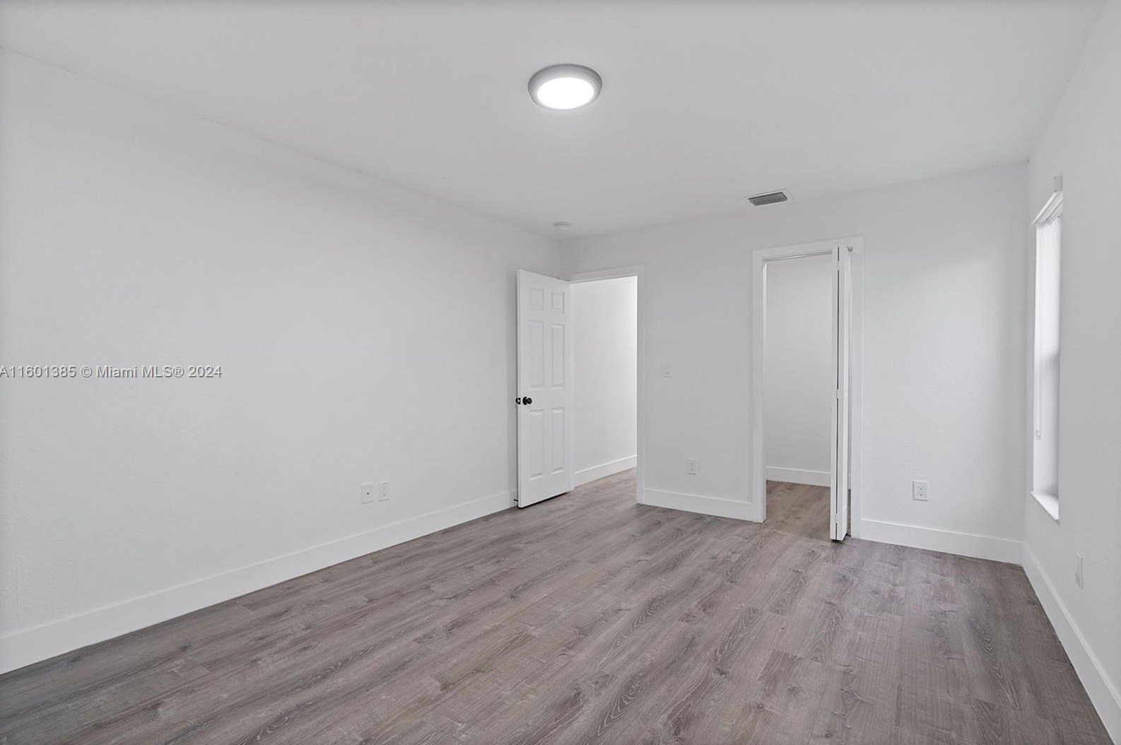 2421 108 Ct, Miami FL 33172-5205 exterior