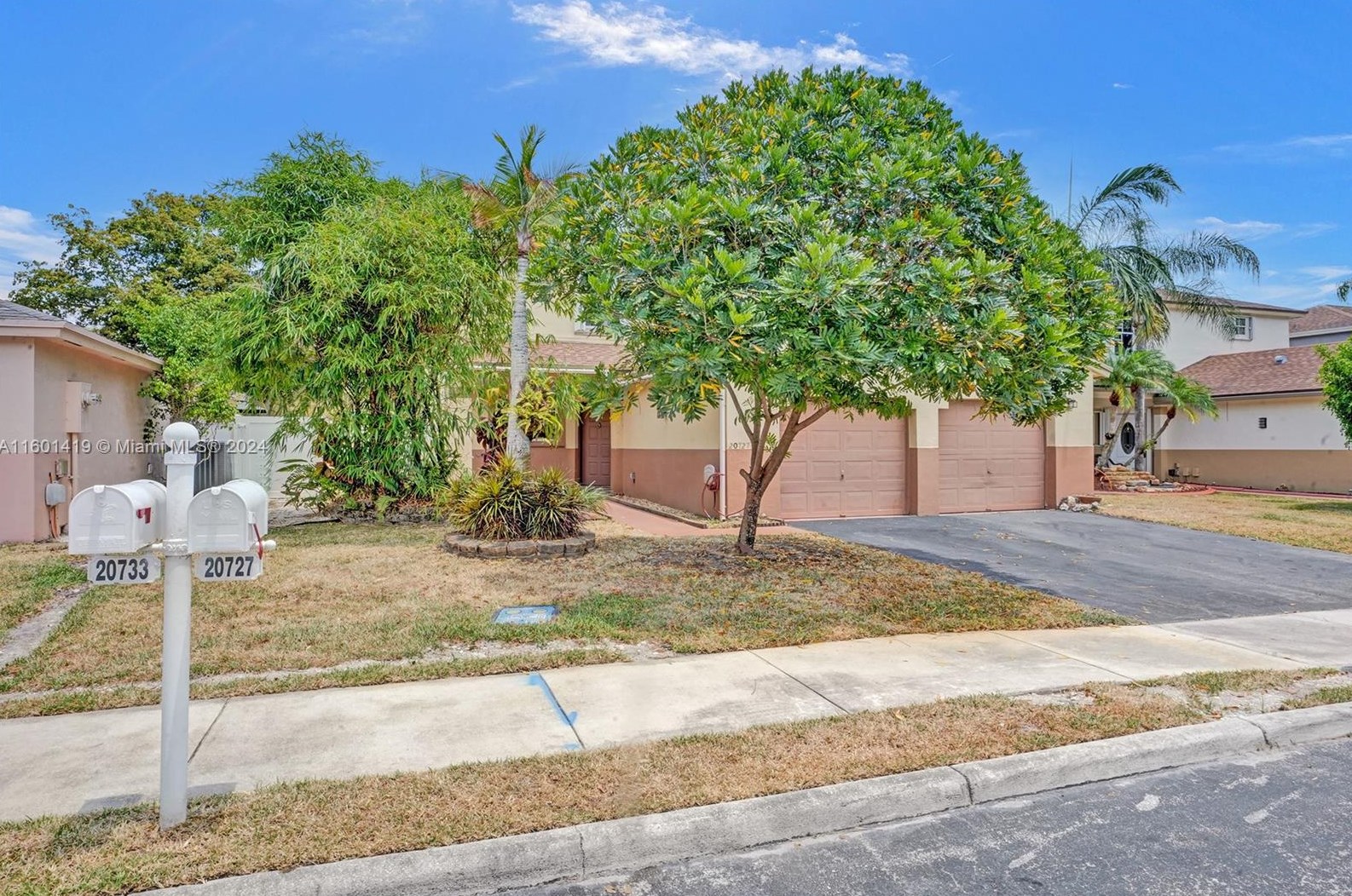 20727 1st St, Hollywood, FL 33029-3514