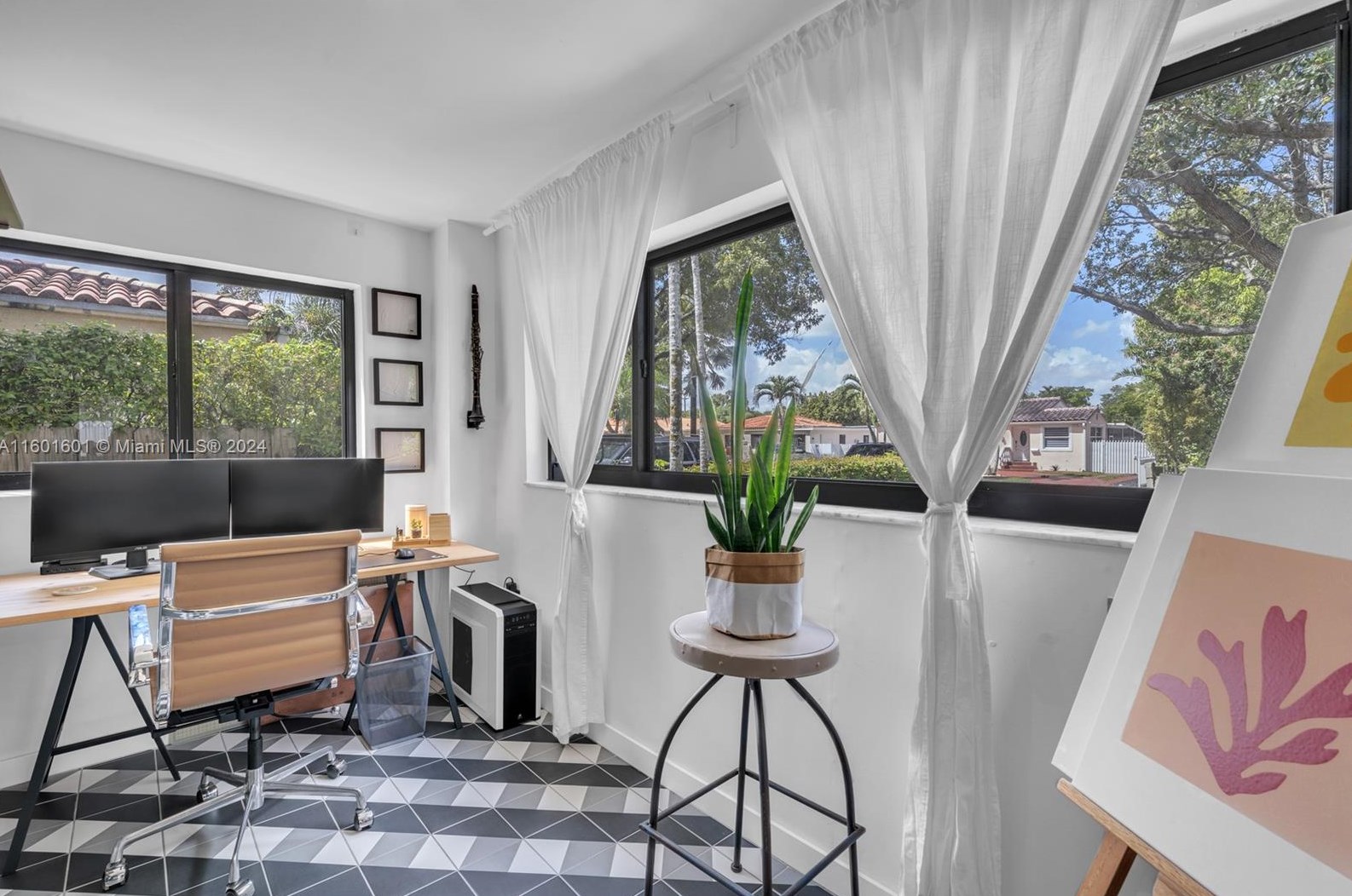 549 Ln Villa Dr, Miami FL 33166-6029 exterior