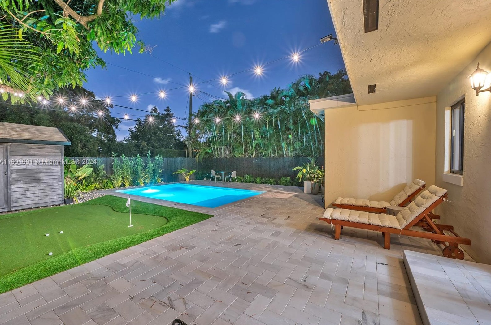 549 Ln Villa Dr, Miami FL 33166-6029 exterior