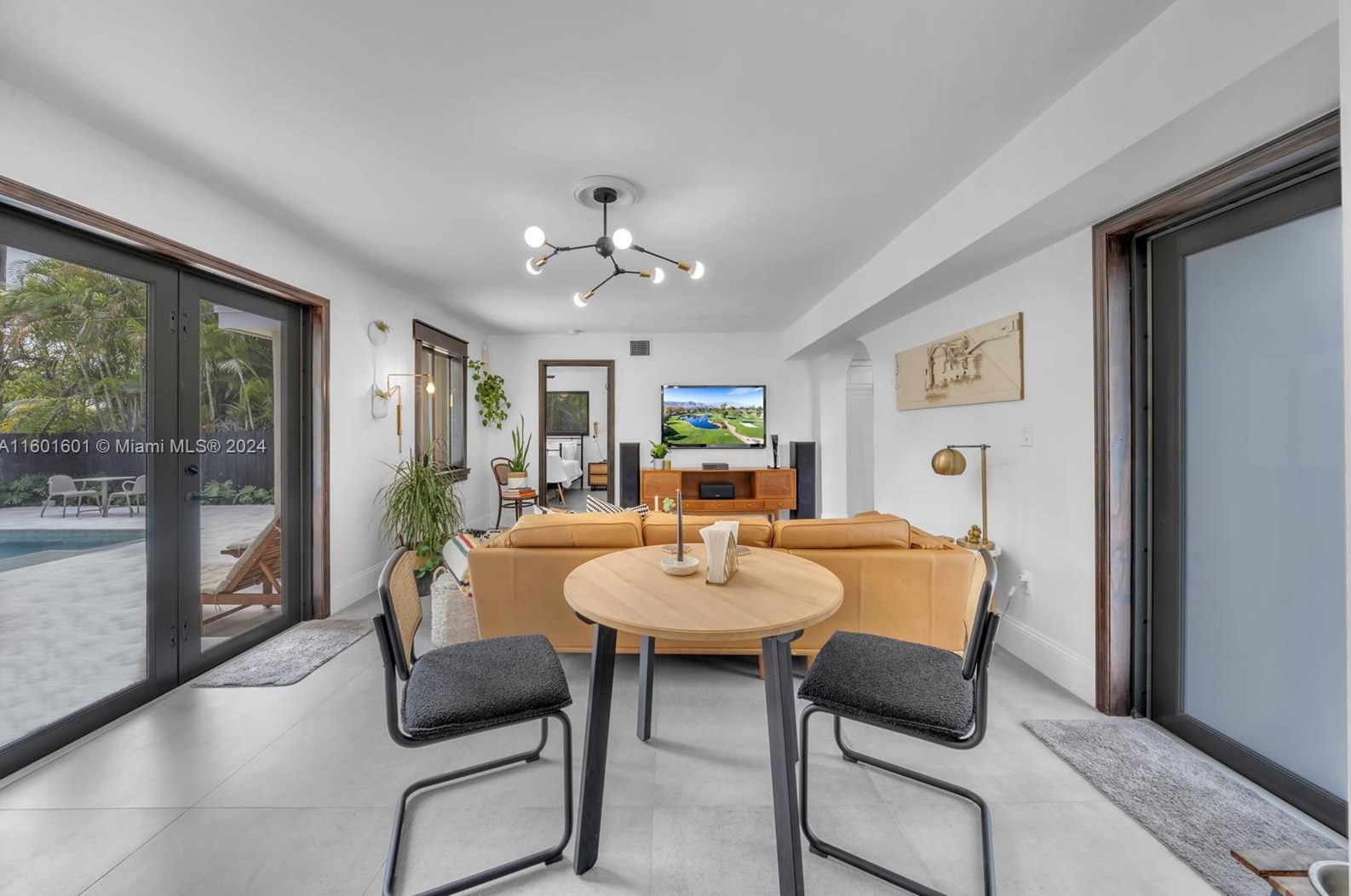 549 Ln Villa Dr, Miami FL 33166-6029 exterior