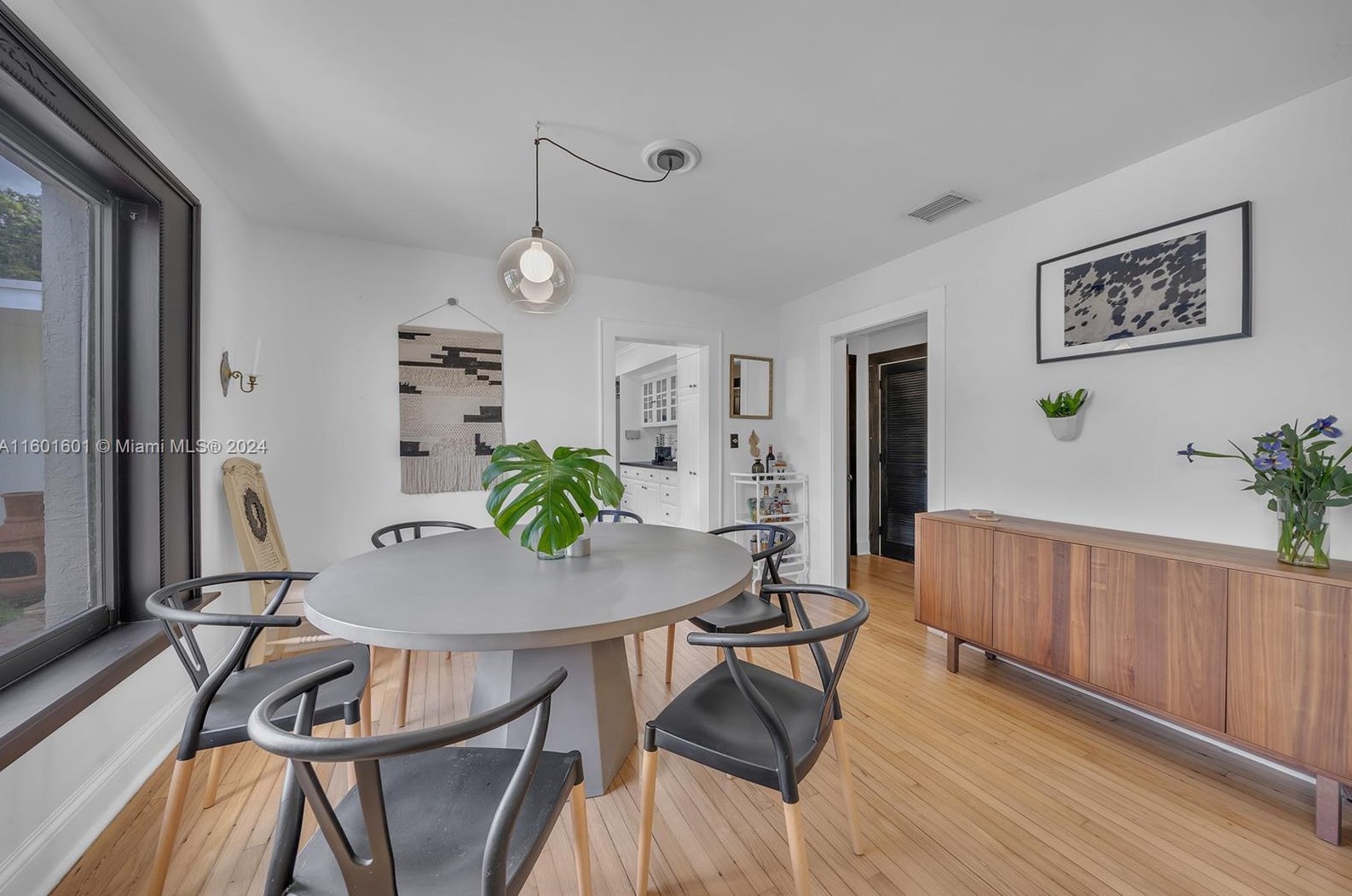 549 Ln Villa Dr, Miami FL 33166-6029 exterior