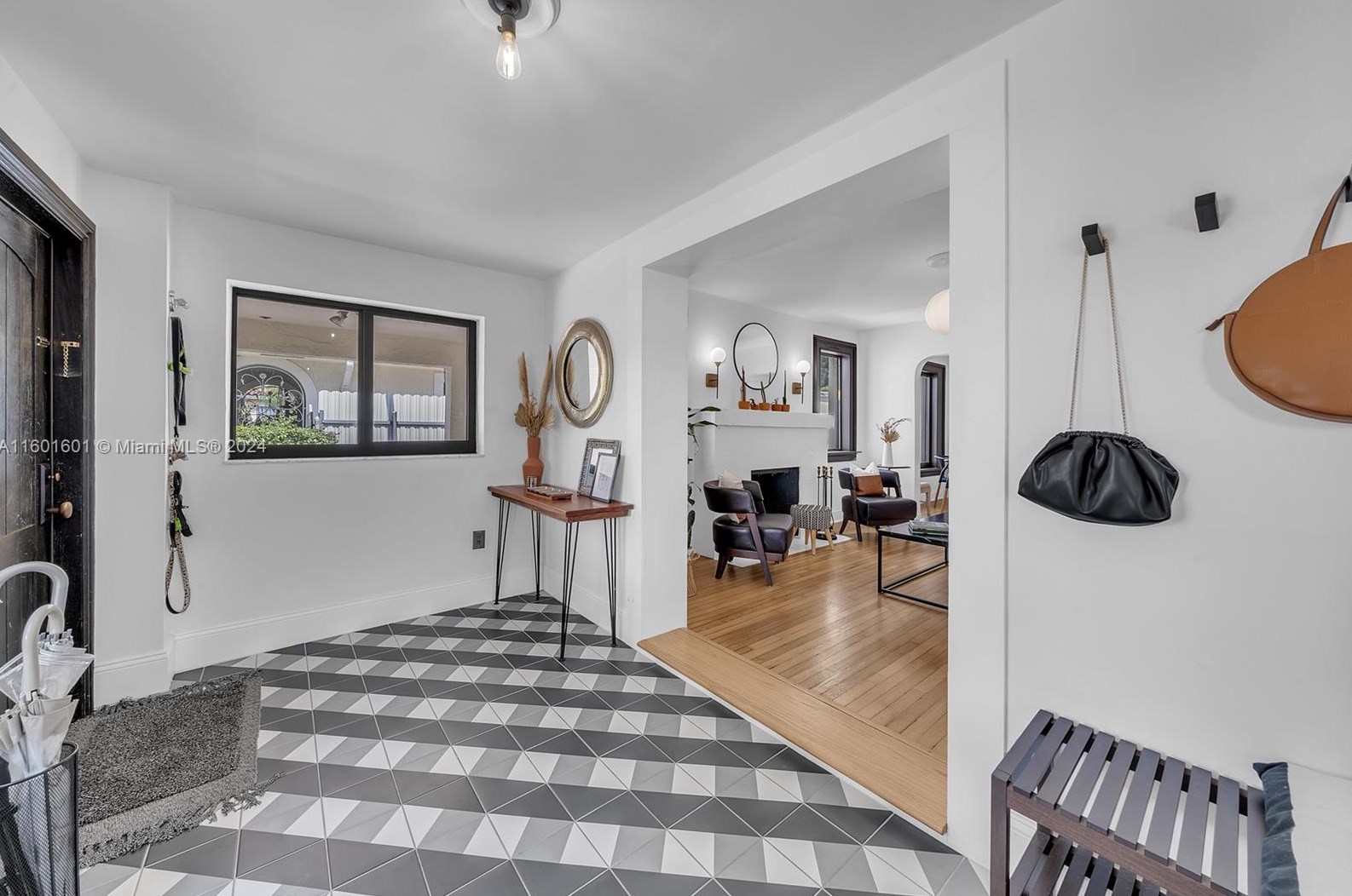 549 Ln Villa Dr, Miami FL 33166-6029 exterior