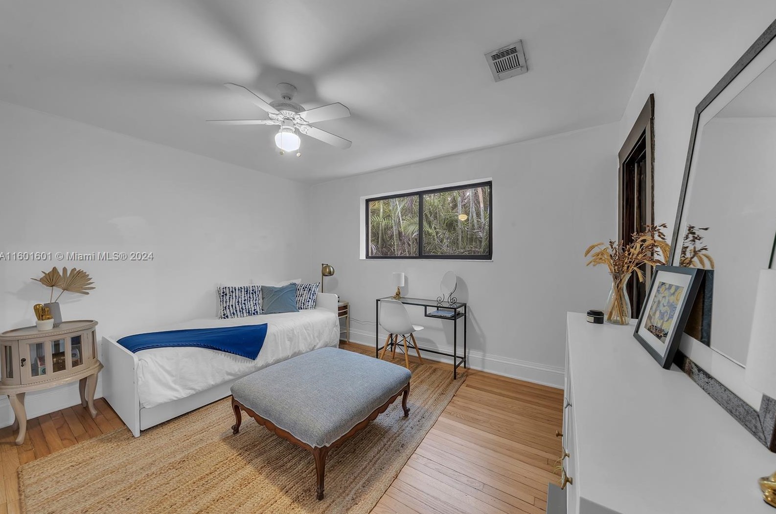 549 Ln Villa Dr, Miami FL 33166-6029 exterior