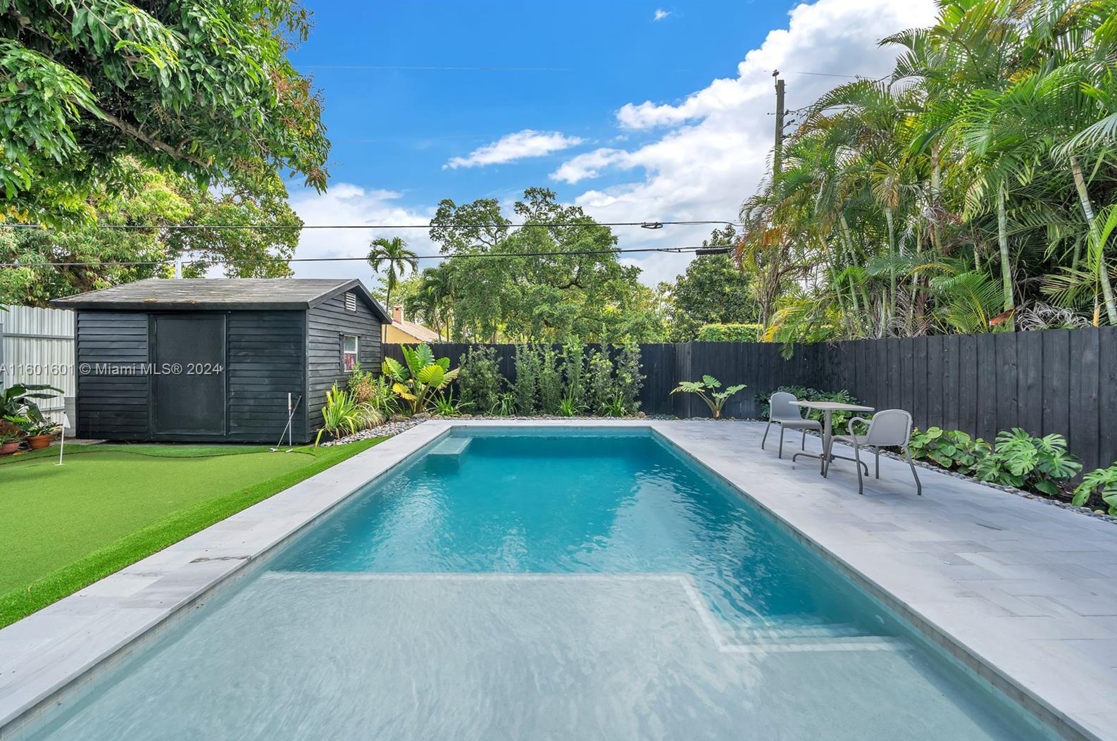 549 Ln Villa Dr, Miami FL 33166-6029 exterior