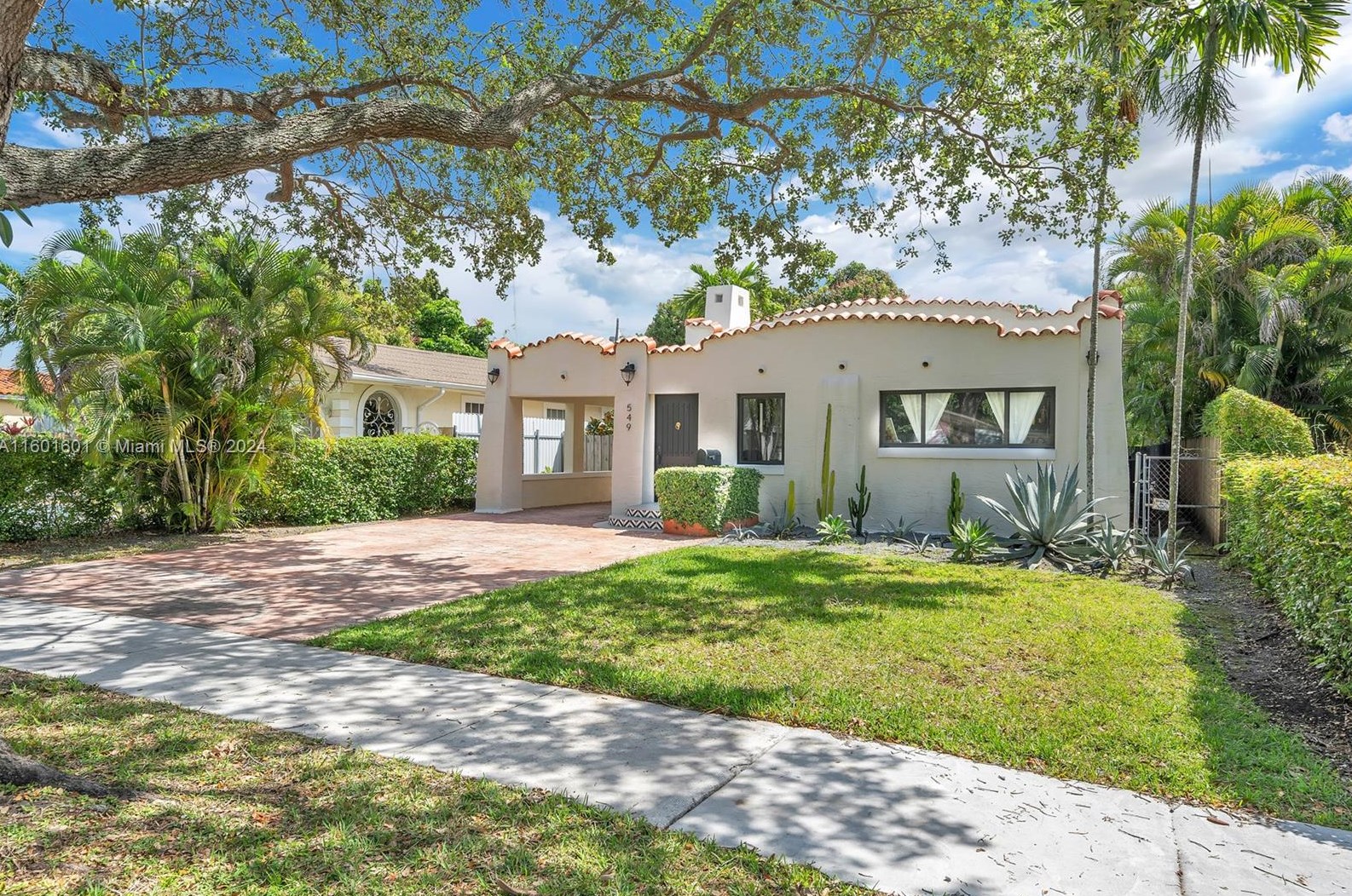 549 Ln Villa Dr, Miami FL 33166-6029 exterior