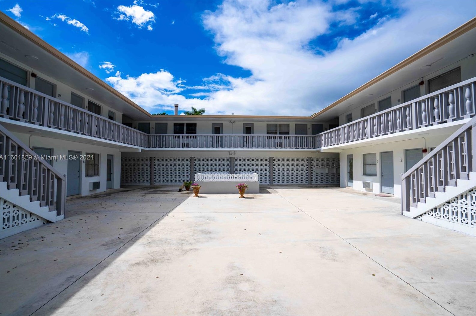6650 Miller Dr #14, Miami, FL 33155