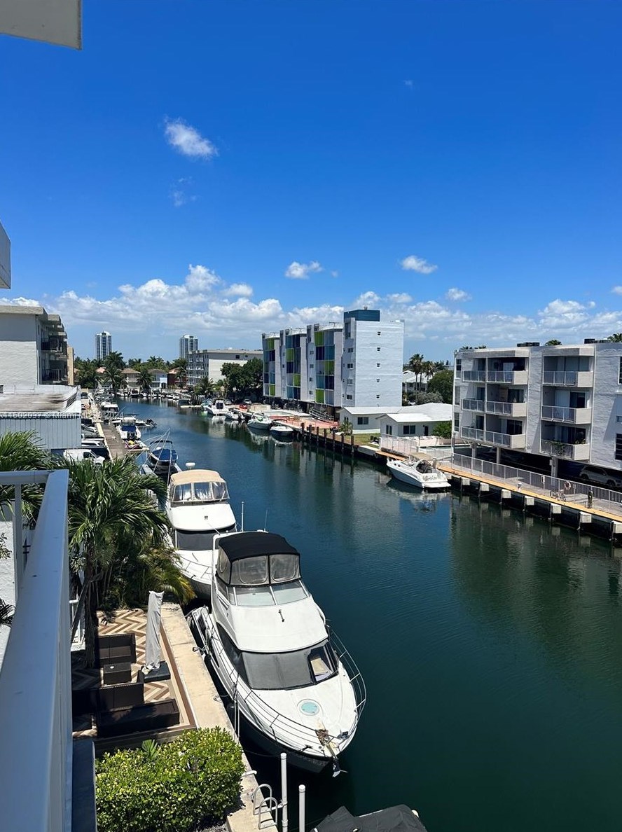 3755 Ne 167th St #33, Miami, FL 33160