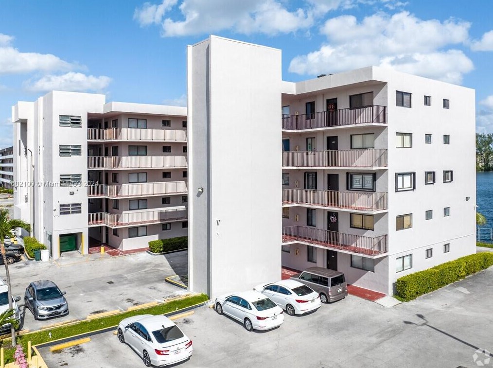 9911 W Okeechobee Rd #1-406, Hialeah, FL 33016