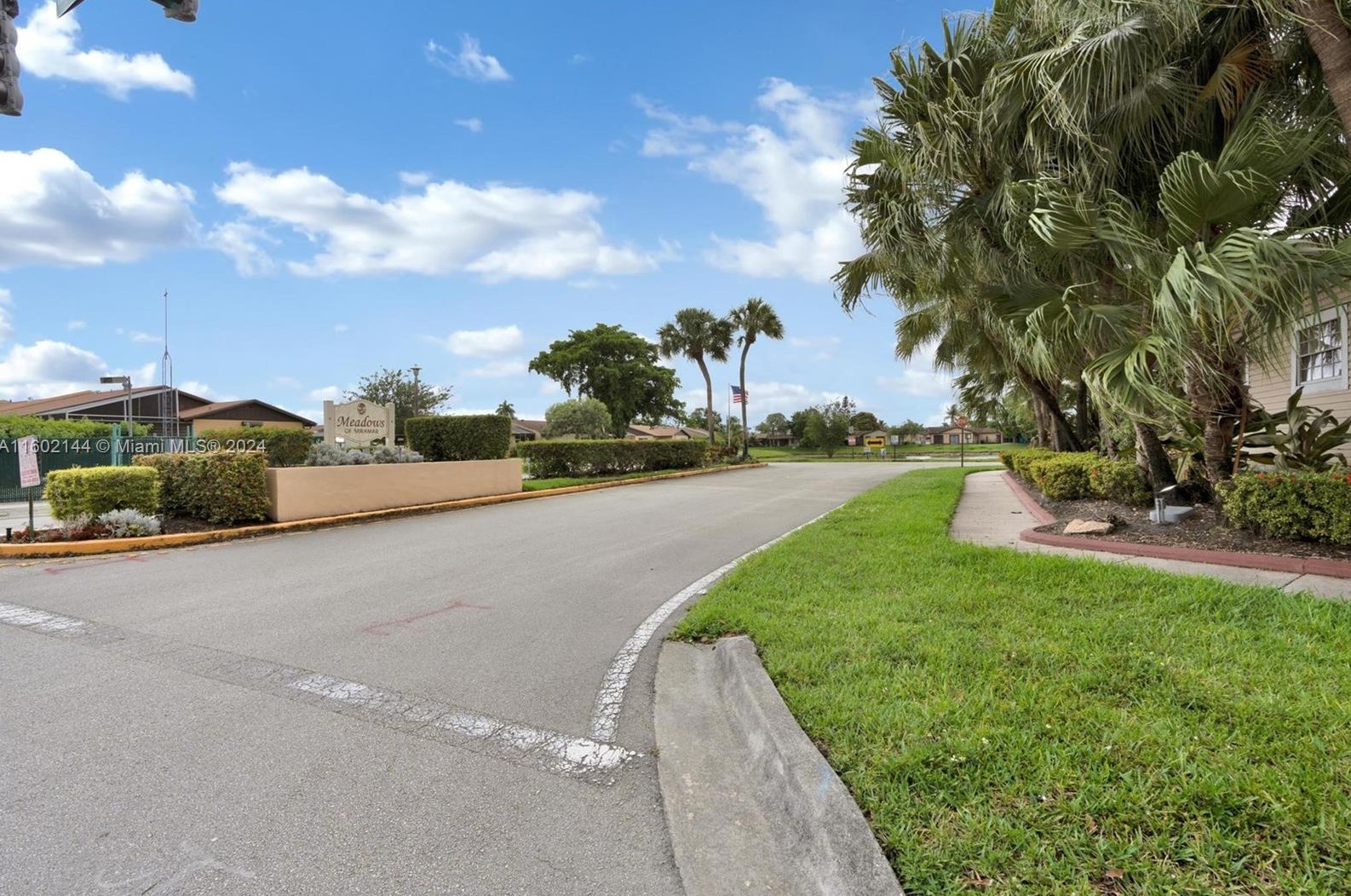 9650 Elm Ln, Hollywood, FL 33025-2336